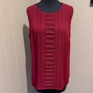 B35 Vince Camuto Women’s Medium Burgundy Pleated Sleeveless Blouse